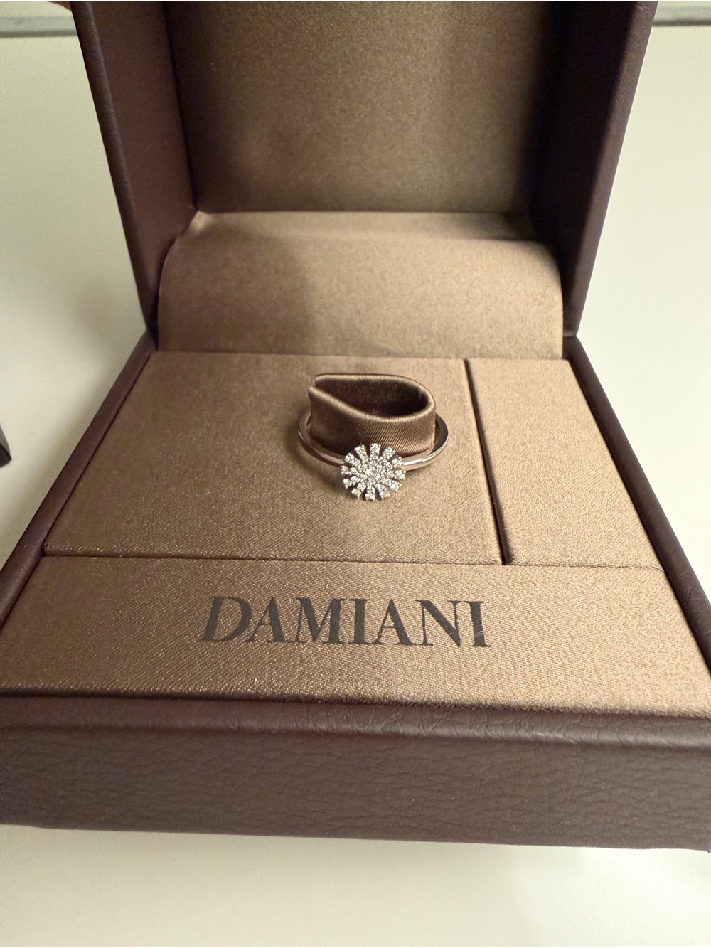 Damiani Margherita ring in white gold with diamonds, 8 mm